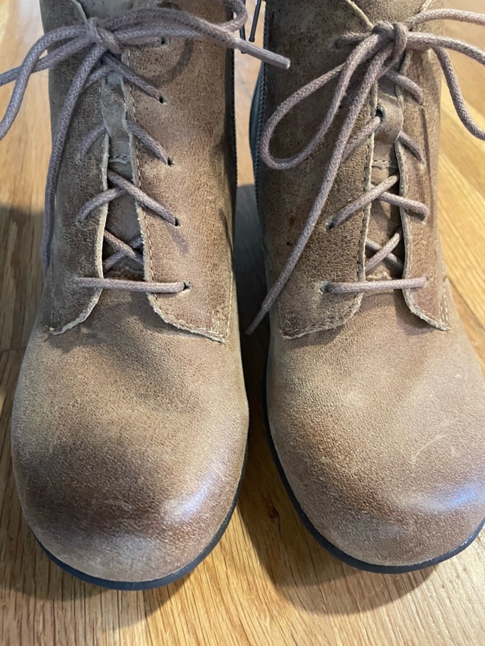 Softspots tie up zip ankle boots size 7
